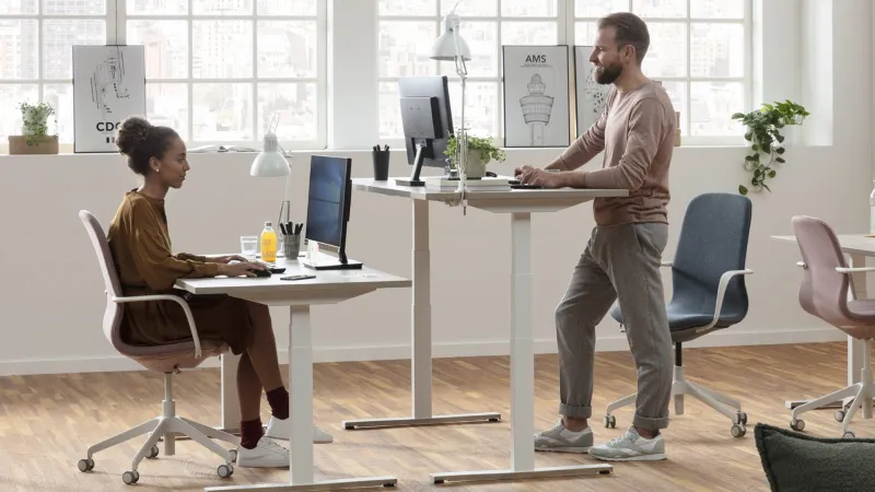 Neither Sitting Nor Standing: The Biomechanical Truth About Static Posture and What Your Body Actually Demands
